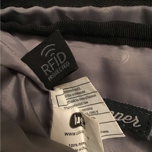 Lug Skipper Adjustable Crossbody Bag, Purse, Quilted Camo Design RFID - Picture 7 of 10